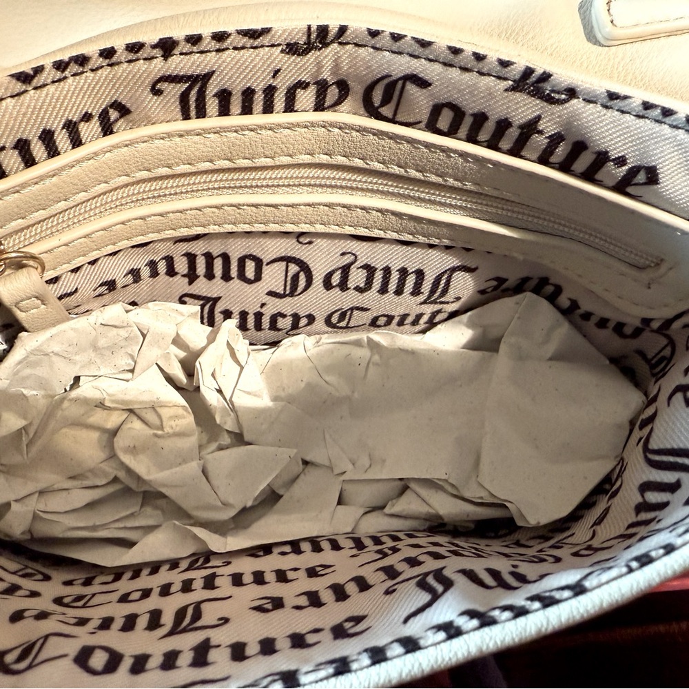 Juicy Couture Los Angeles NWT Beautiful Cream Faux Fur Crossbody Bag & Keychain - Picture 6 of 6